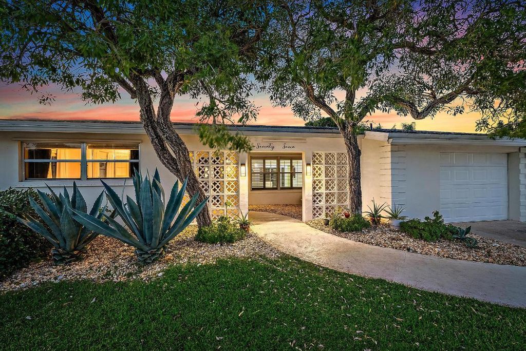 Photo of 77 Holly Circle, Tequesta, FL 33469 (MLS # R11132652)