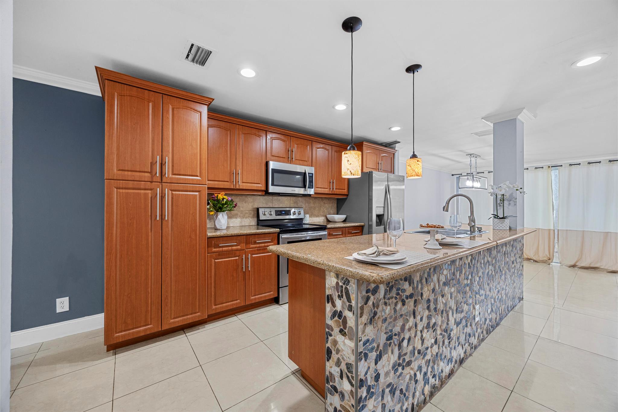 841 NW 82nd Avenue 2