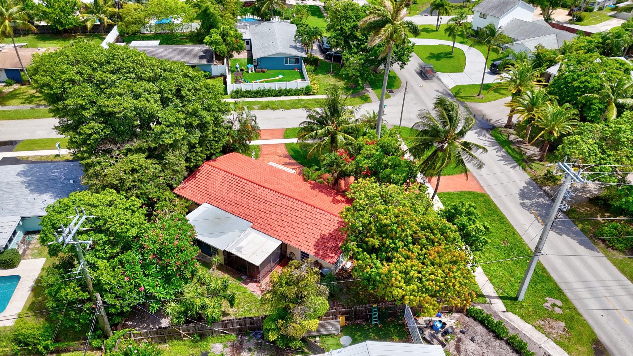 1110 SE 7th St, Deerfield Beach, FL, 33441/$679,900 3 1110 SE 7th St