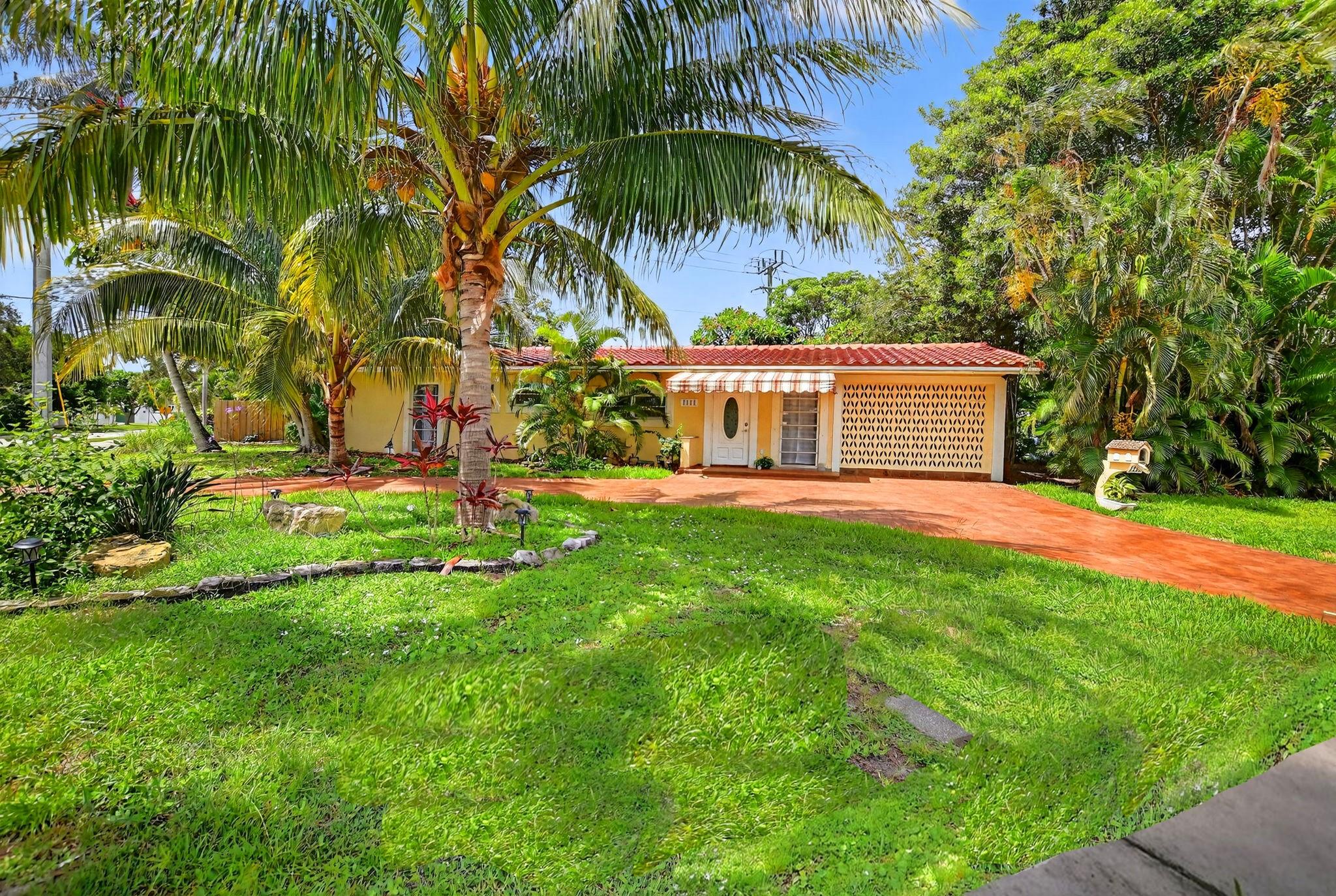 1110 SE 7th St, Deerfield Beach, FL, 33441/$679,900 2 1110 SE 7th St