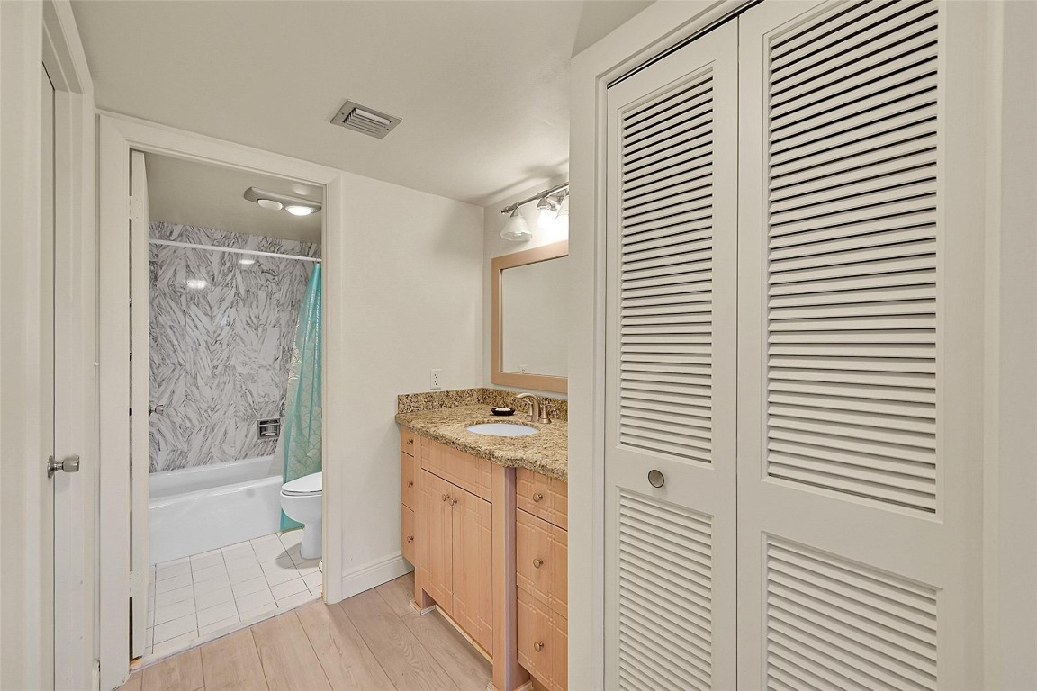 Country Club Towers - Residential