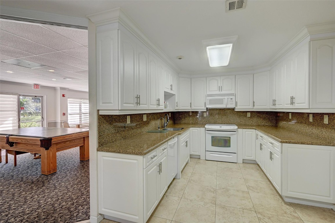 Country Club Towers - Residential