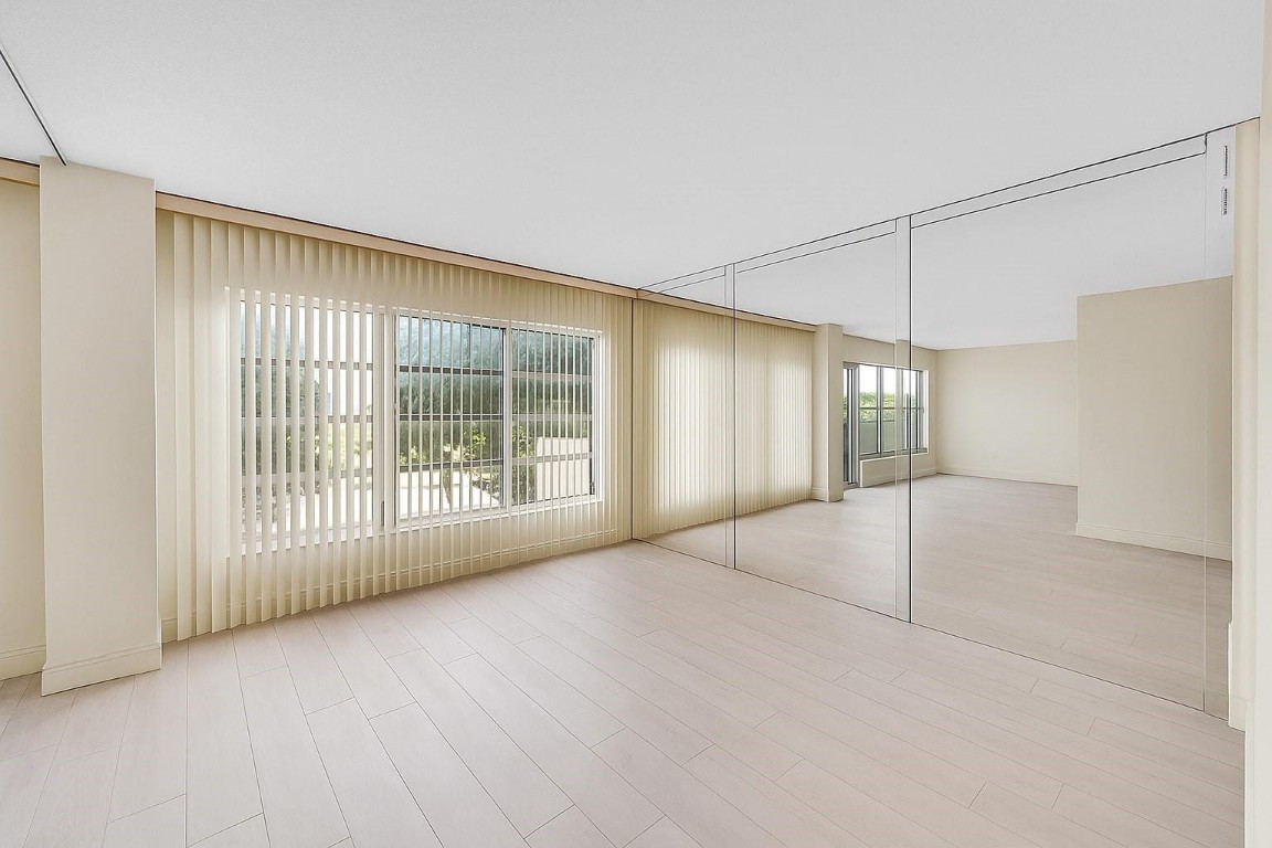 Country Club Towers - Residential