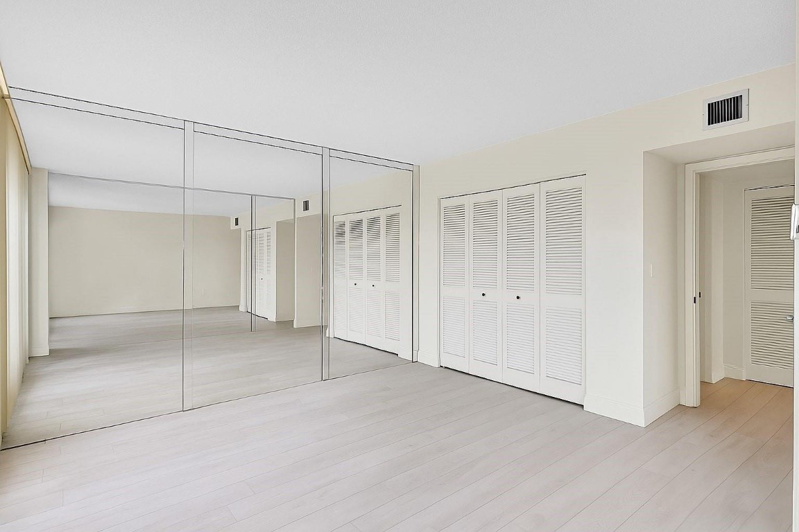 Country Club Towers - Residential