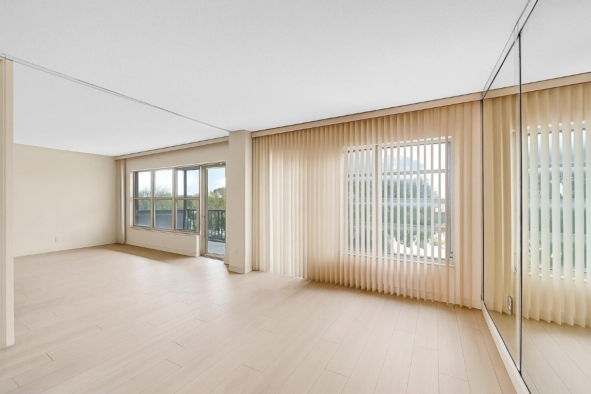 Country Club Towers - Residential