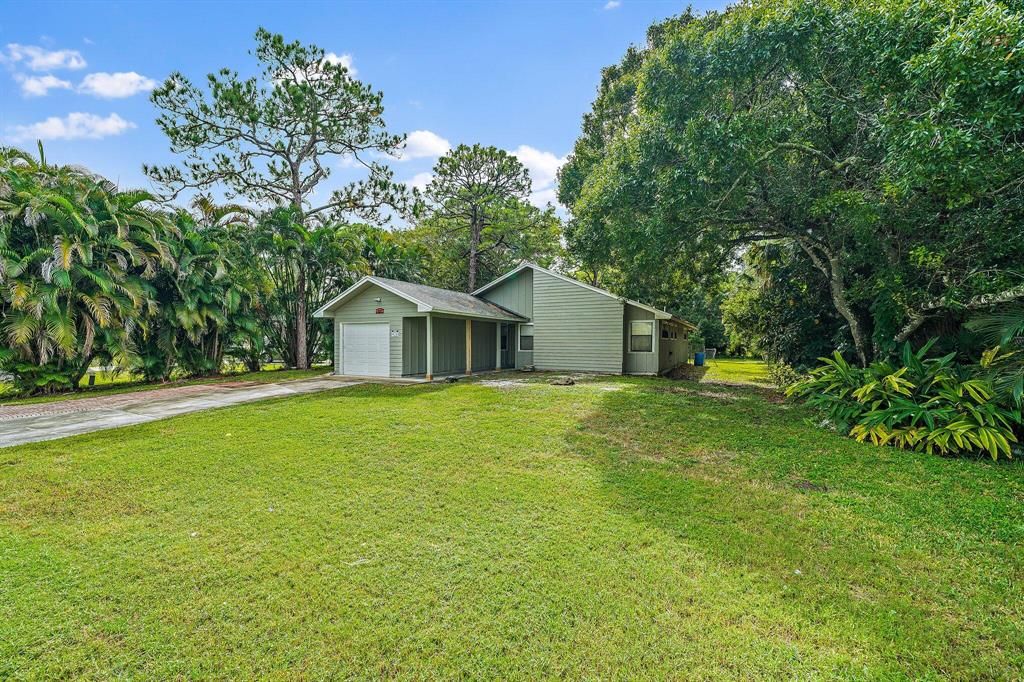 Photo of 424 Hugh Street, Jupiter, FL 33458 (MLS # R10754784)