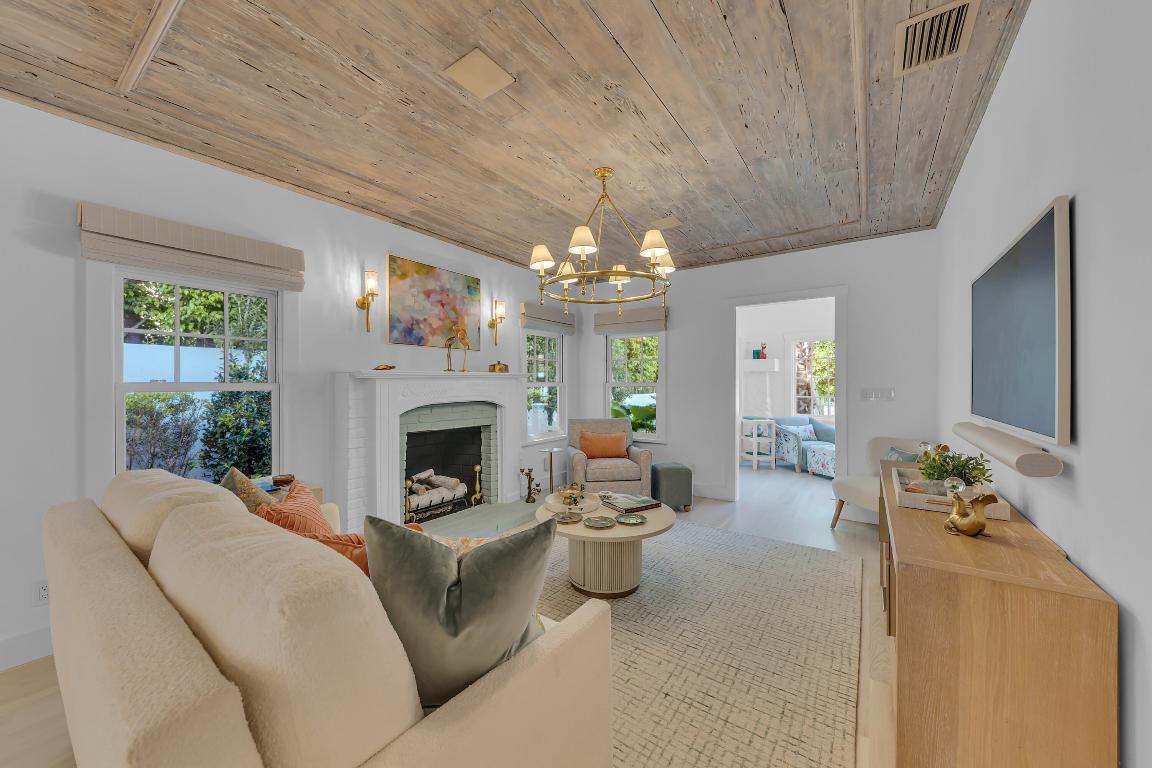 318 Australian Avenue