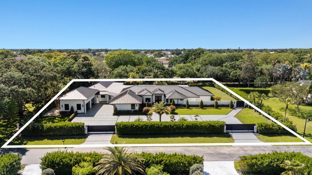 Photo of 17872 W Fieldbrook Circle W, Boca Raton, FL 33496 (MLS # B26015536)