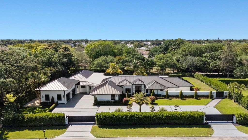 Photo of 17872 W Fieldbrook Circle W, Boca Raton, FL 33496 (MLS # B26015536)