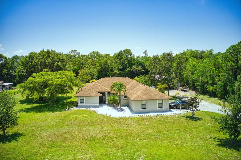 Photo of 12386 N 170th Road N, Jupiter, FL 33478 (MLS # R10943837)