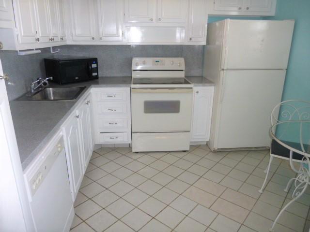 VILLAGE ROYALE FOREST GREEN CONDO - Residential