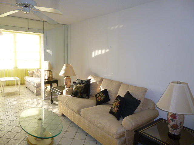 VILLAGE ROYALE FOREST GREEN CONDO - Residential