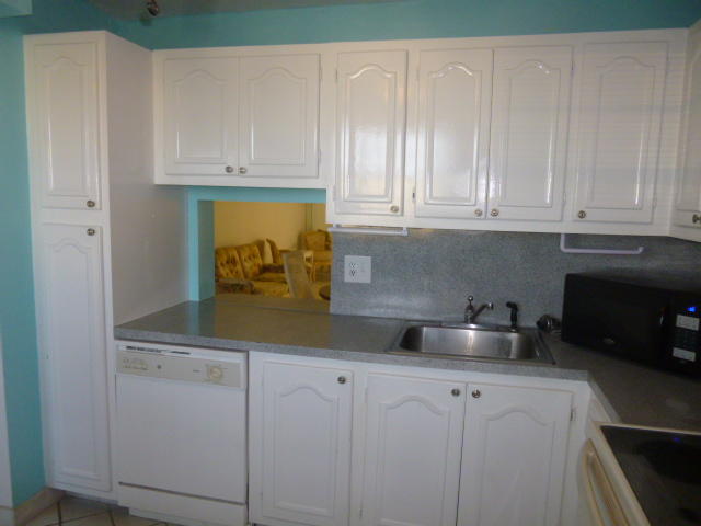 VILLAGE ROYALE FOREST GREEN CONDO - Residential