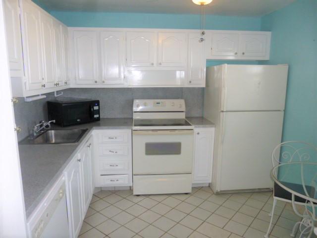 VILLAGE ROYALE FOREST GREEN CONDO - Residential