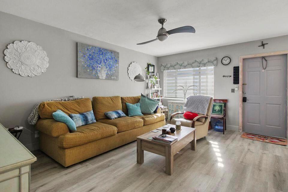 MURRY HILLS APT BLDG COND - Residential