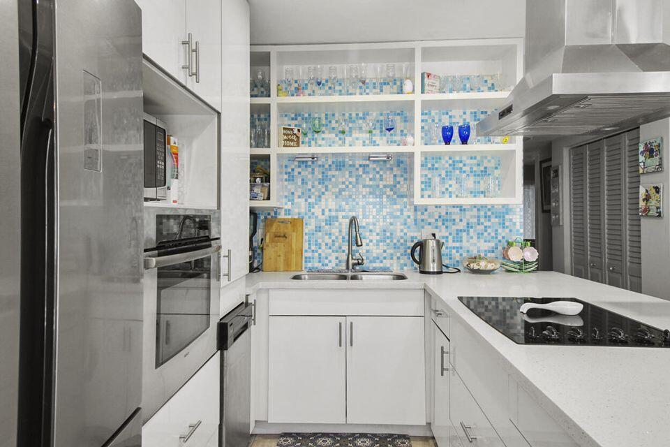 View photos, virtual tours, details... 2920 Lake Osborne Drive 103