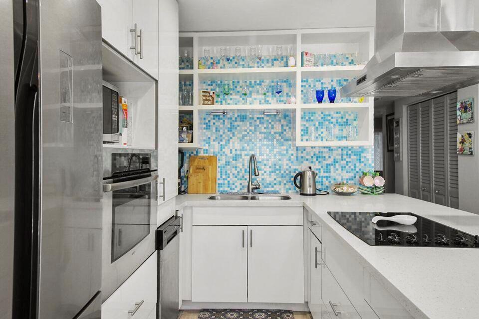 View photos, virtual tours, details... 2920 Lake Osborne Drive 103