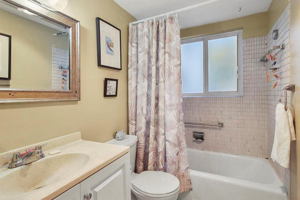 MURRY HILLS APT BLDG COND - Residential