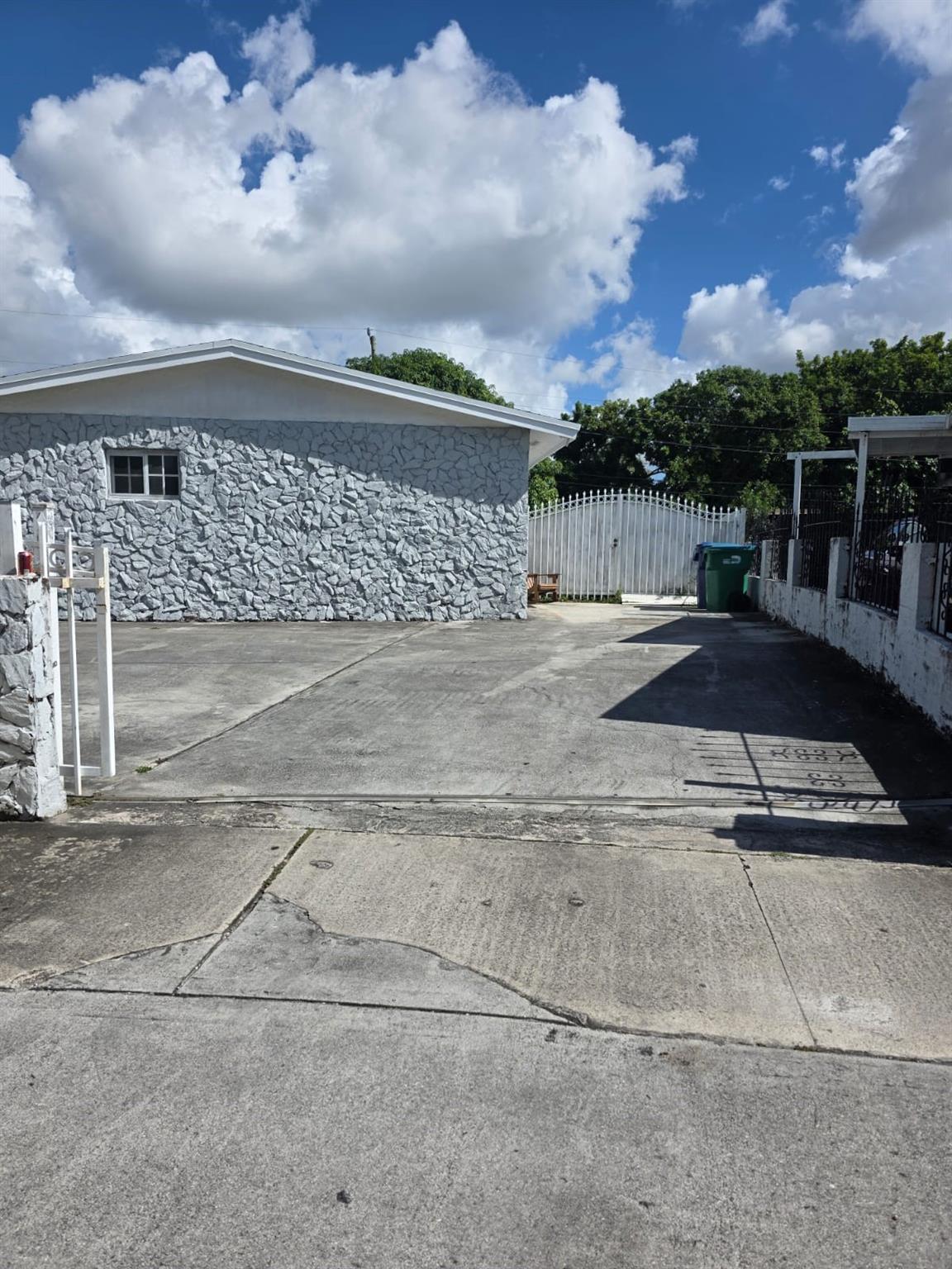 Carol City 1st Add - Residential Lease