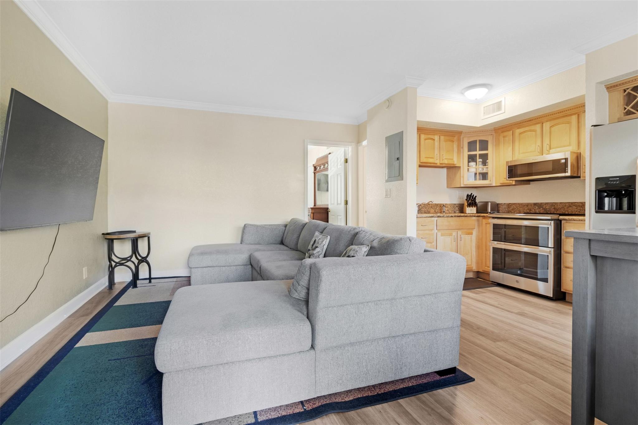 View photos, virtual tours, details... 924 SE 2nd St 7