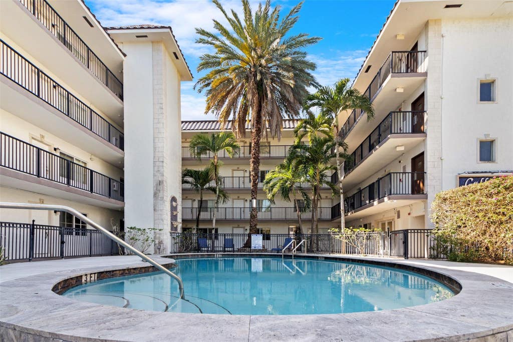 Photo of 924 SE 2nd Street #7, Fort Lauderdale, FL 33301 (MLS # F10531491)