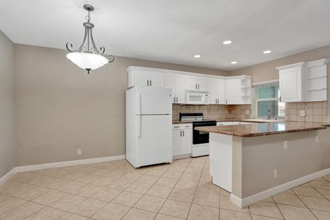 Tiny photo for 2734 NE 27th Court #17, Lighthouse Point, FL 33064 (MLS # B26047366)