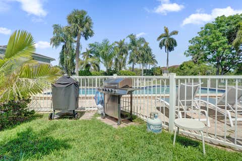 Tiny photo for 2734 NE 27th Court #17, Lighthouse Point, FL 33064 (MLS # B26047366)
