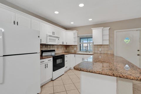 Tiny photo for 2734 NE 27th Court #17, Lighthouse Point, FL 33064 (MLS # B26047366)
