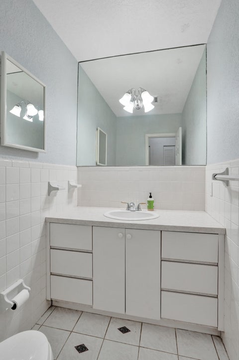 Tiny photo for 2734 NE 27th Court #17, Lighthouse Point, FL 33064 (MLS # B26047366)