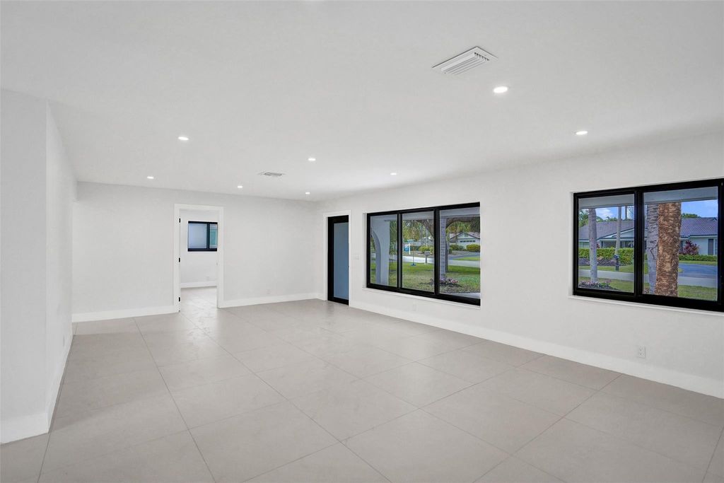 Photo of 518 Linnet Circle, Delray Beach, FL 33444 (MLS # F10549582)