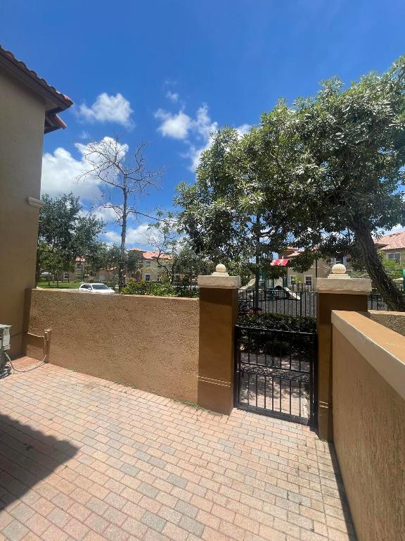 LINKS AT EMERALD DUNES CONDO - Residential Lease