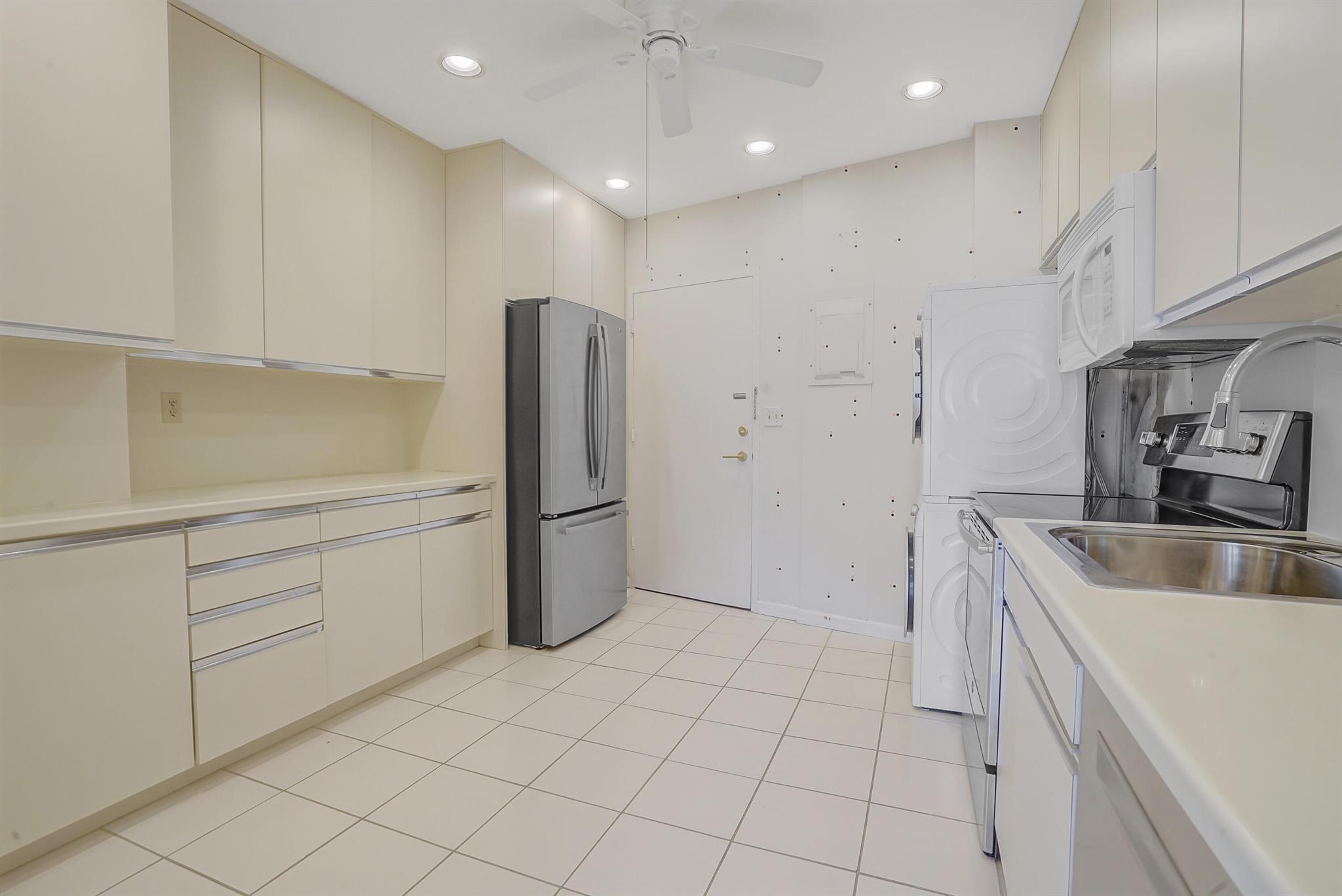 PALM BEACH TOWERS CONDO - Residential