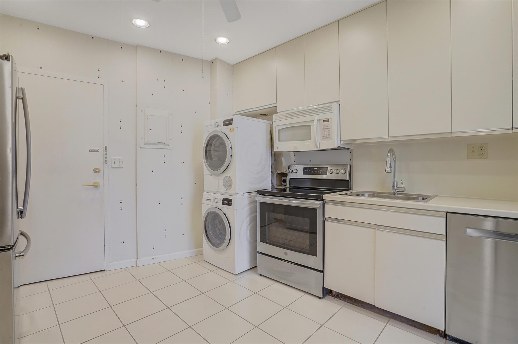 PALM BEACH TOWERS CONDO - Residential