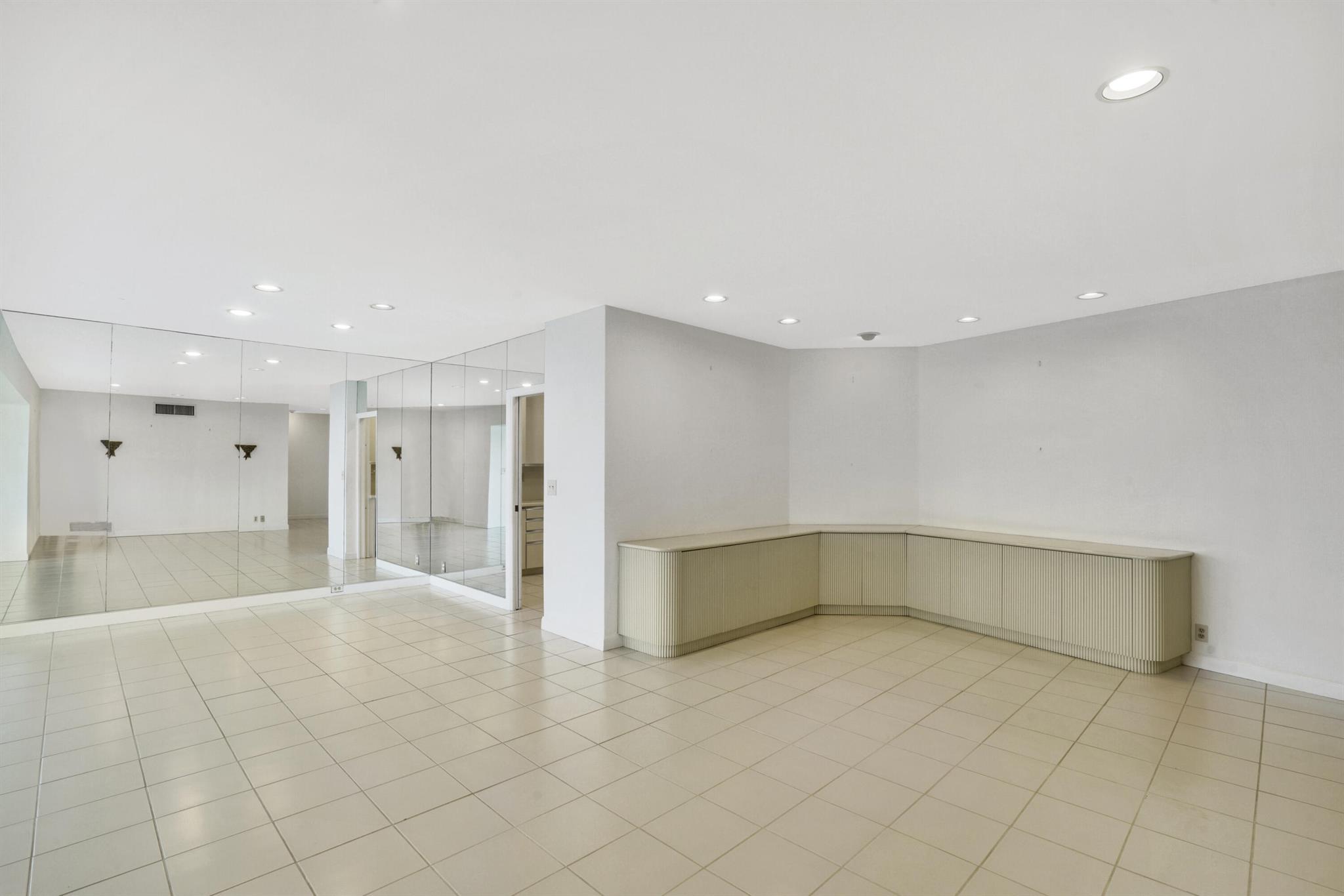 PALM BEACH TOWERS CONDO - Residential