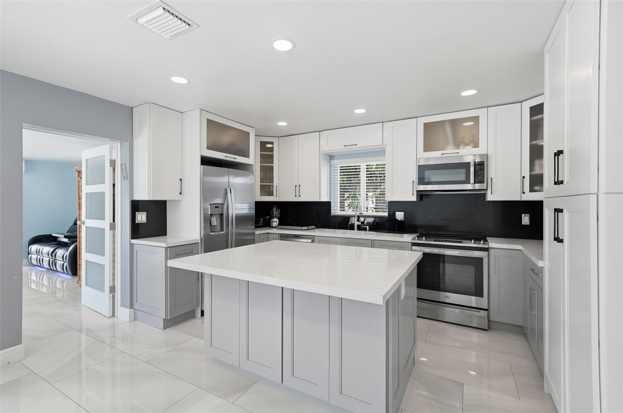 OAKLAND PARK SECOND ADD - Residential