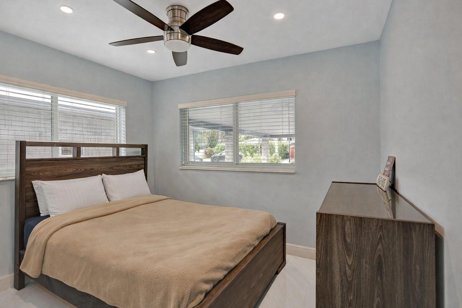 OAKLAND PARK SECOND ADD - Residential