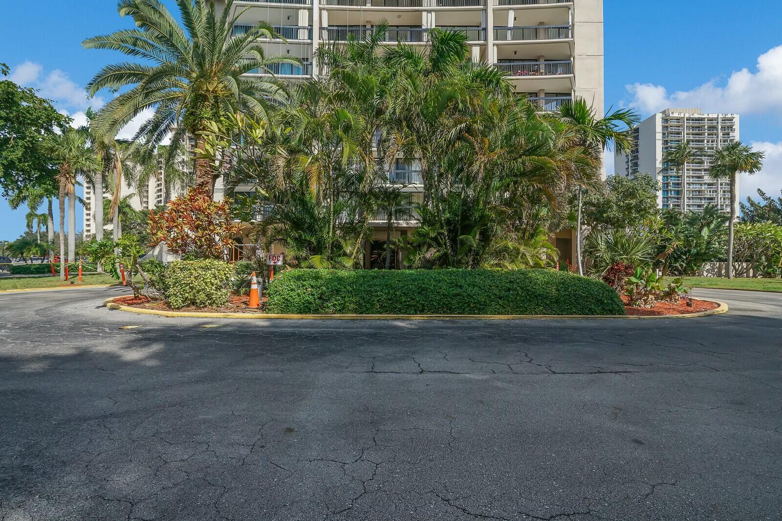 2425 Presidential Way 601