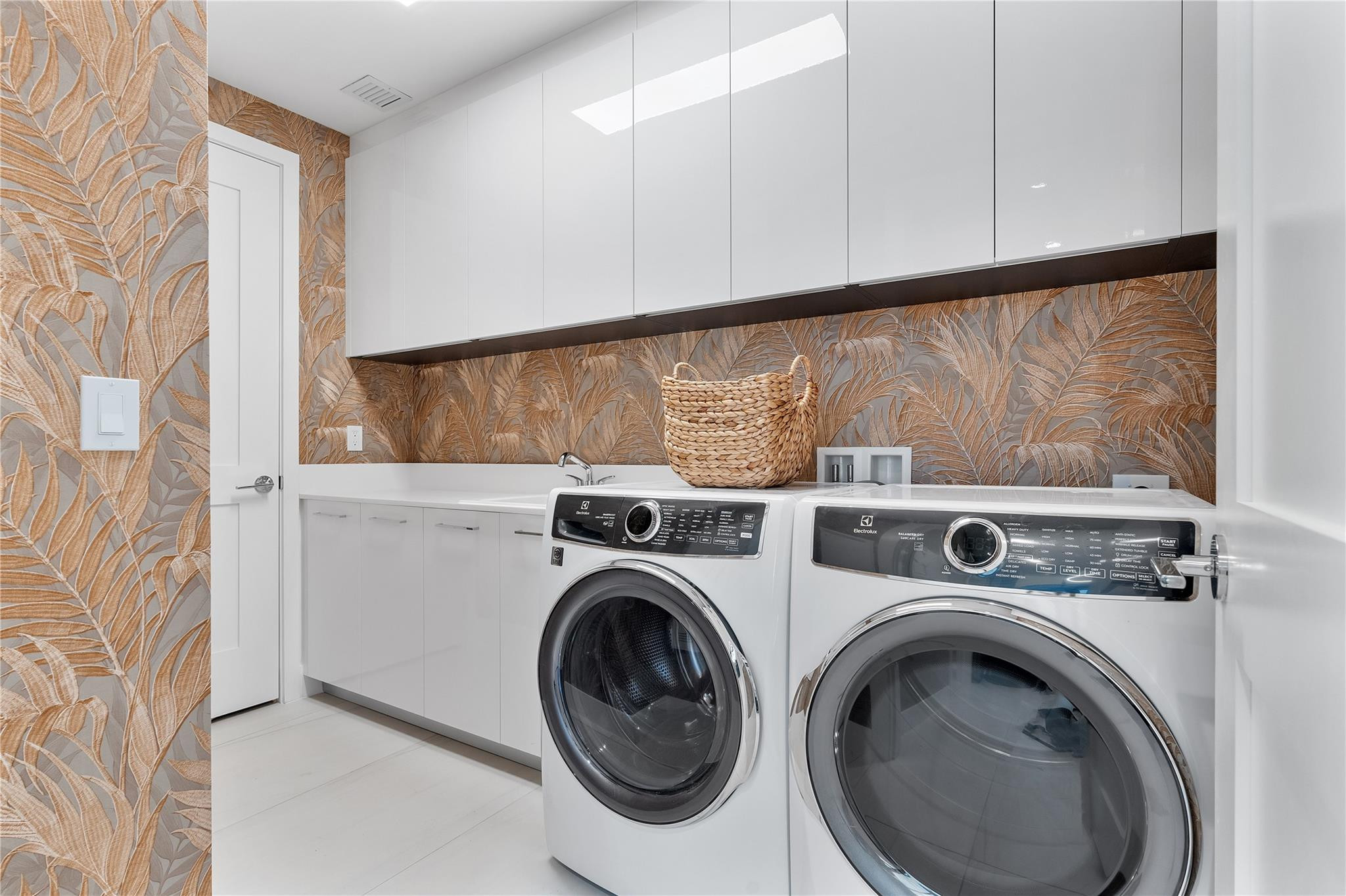 Selene Oceanfront Residen - Residential