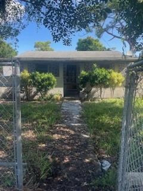 2477 NW 101st St Miami FL 33147