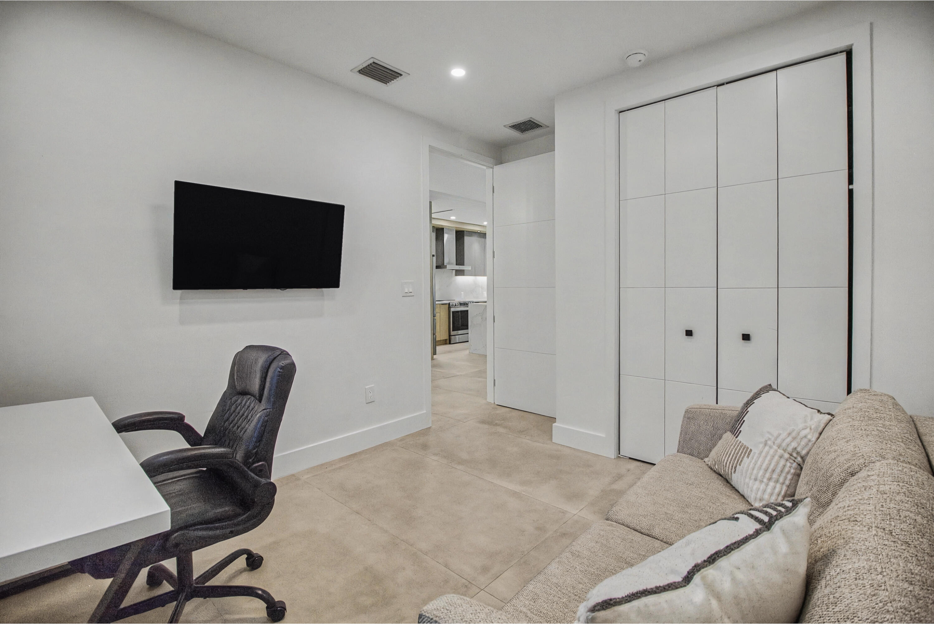 POMPANO ISLES - Residential