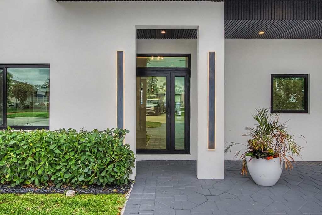 Photo of 2634 SE 14th Street, Pompano Beach, FL 33062 (MLS # B26003873)