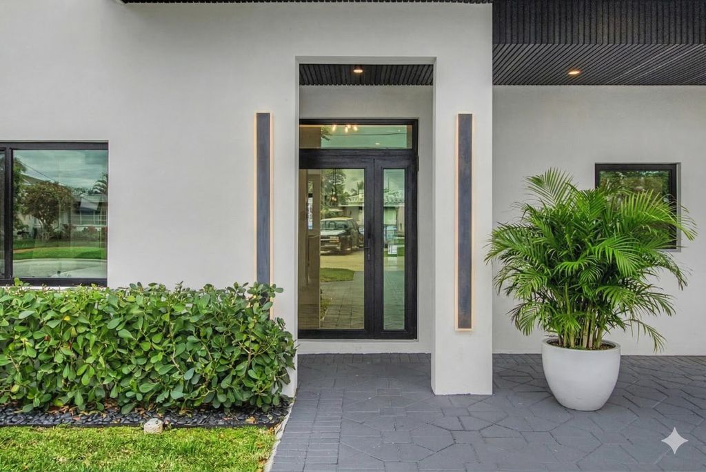 Photo of 2634 SE 14th Street, Pompano Beach, FL 33062 (MLS # B26003873)