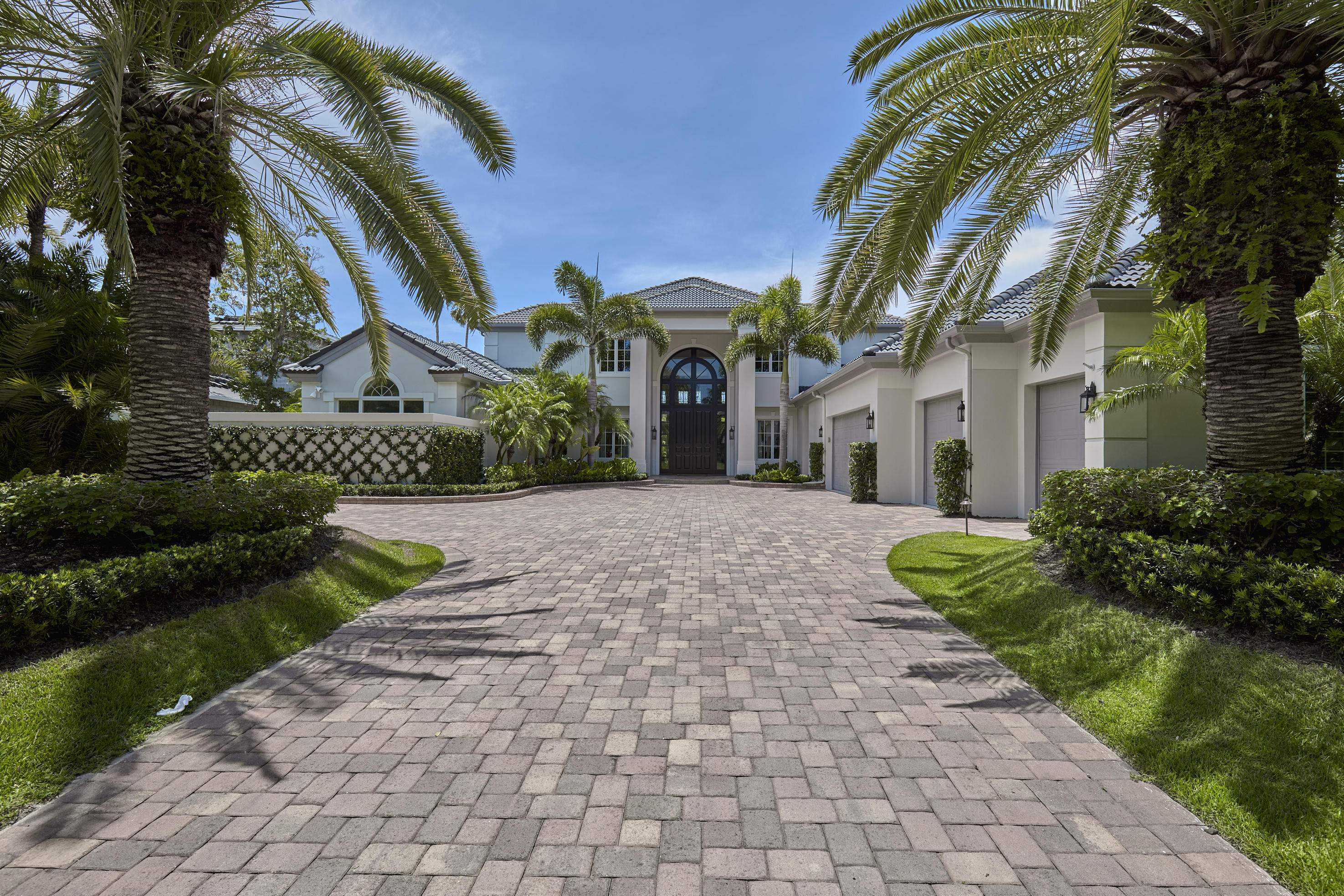 ADMIRALS COVE - Residential