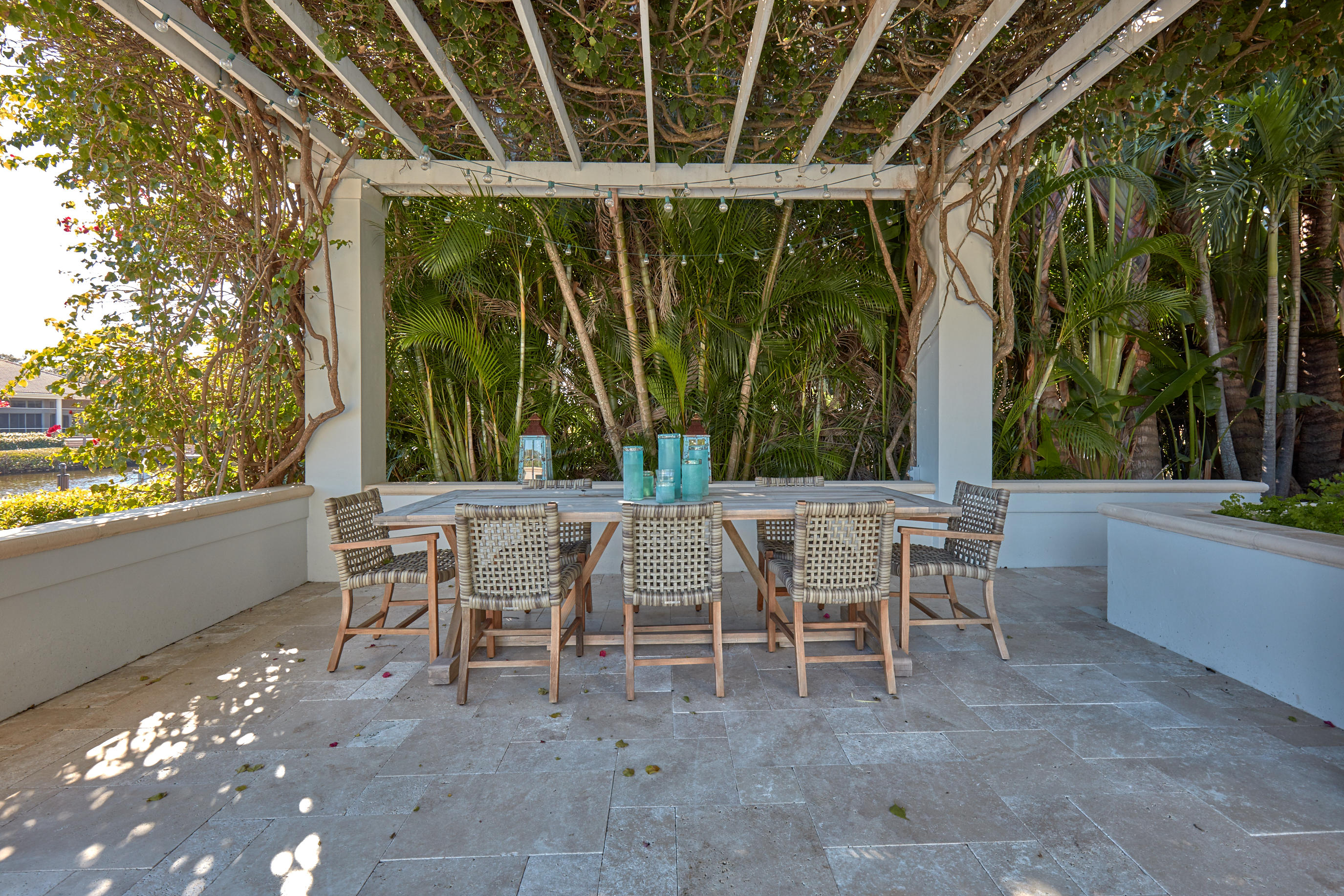 ADMIRALS COVE - Residential