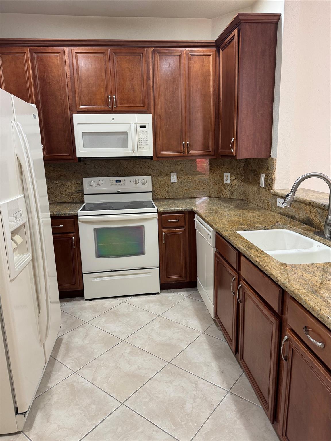 HAMPTON HILLS - Residential