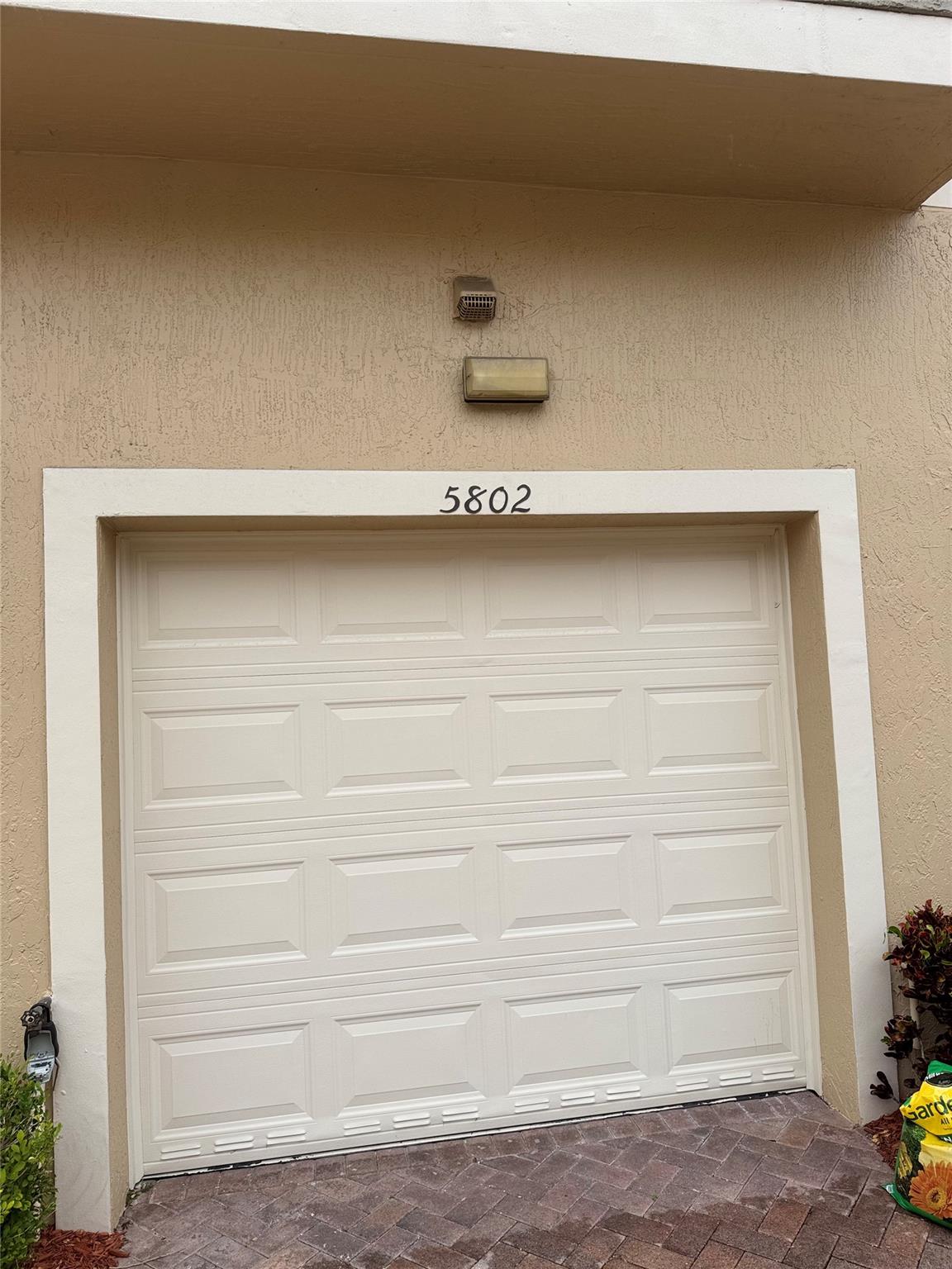 HAMPTON HILLS - Residential