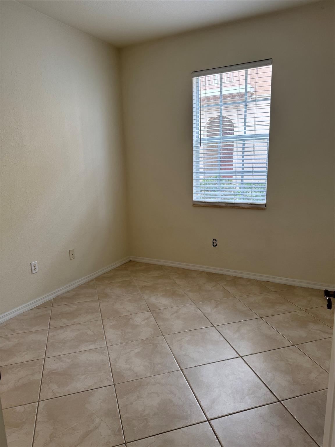 HAMPTON HILLS - Residential