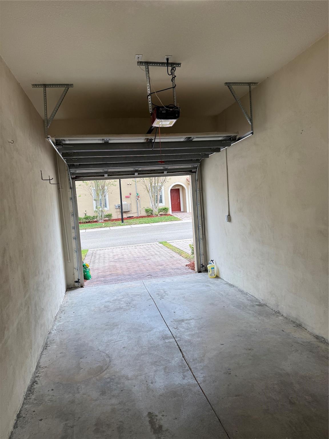 HAMPTON HILLS - Residential