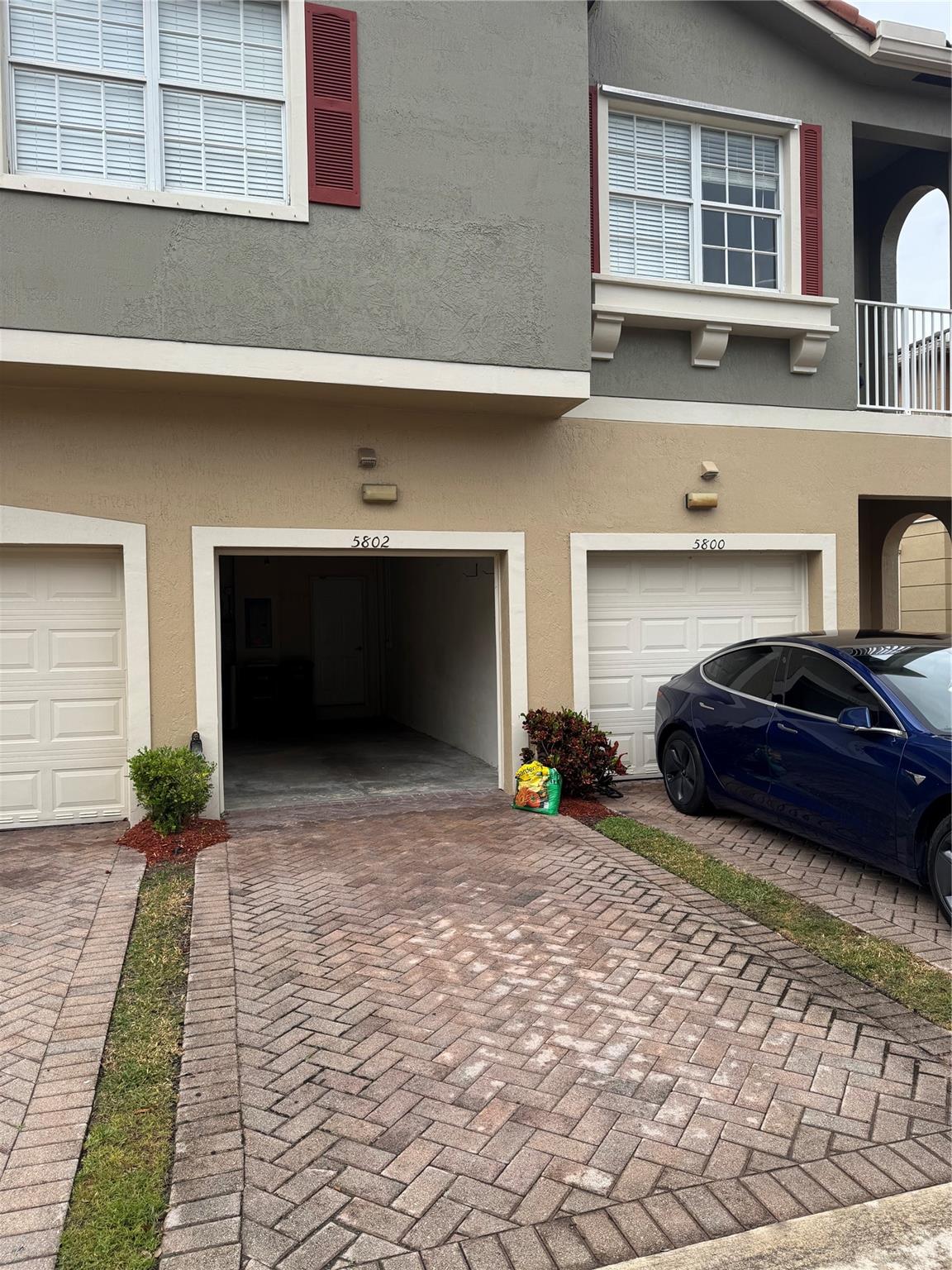 HAMPTON HILLS - Residential