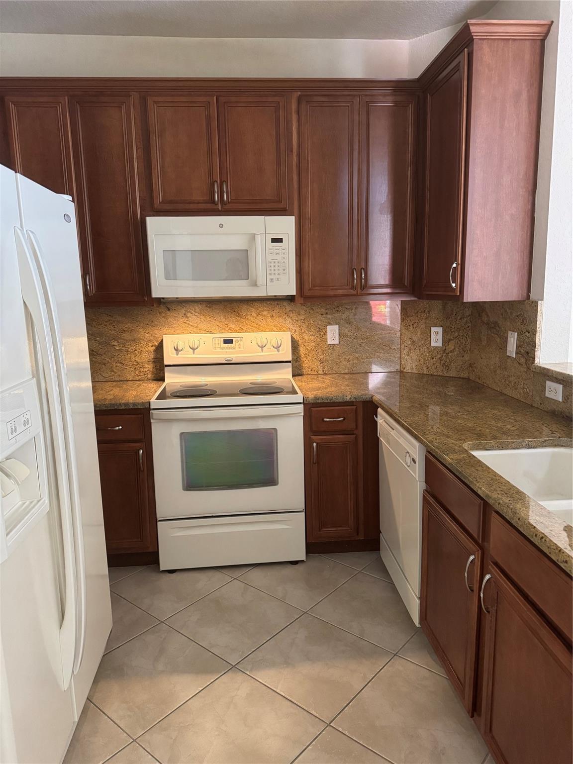 HAMPTON HILLS - Residential